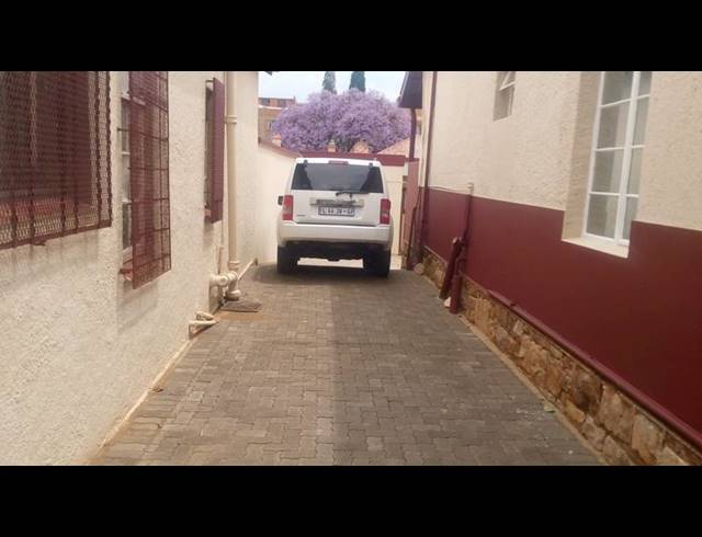 10 BEDROOM HOUSE FOR SALE IN BELLEVUE